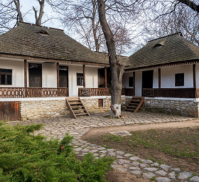 girl student makes item 3d printer 230311 5320.jpg 6