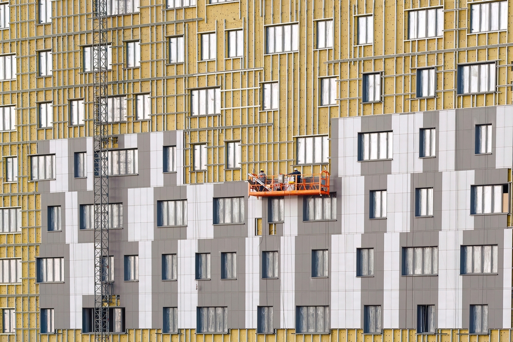 Workers,Team,On,Construction,Cradle,Cladding,And,Warming,Wall,Of